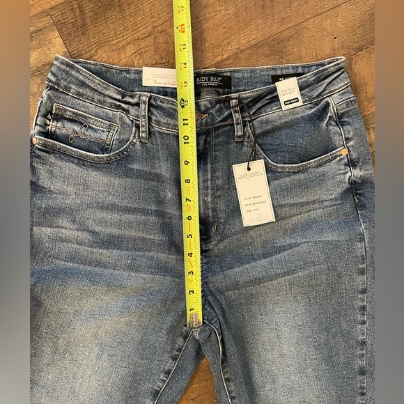 NWT! Judy Blue High Waist Relaxed Fit Skinny Jean. Size 15/32. - Picture 13 of 14